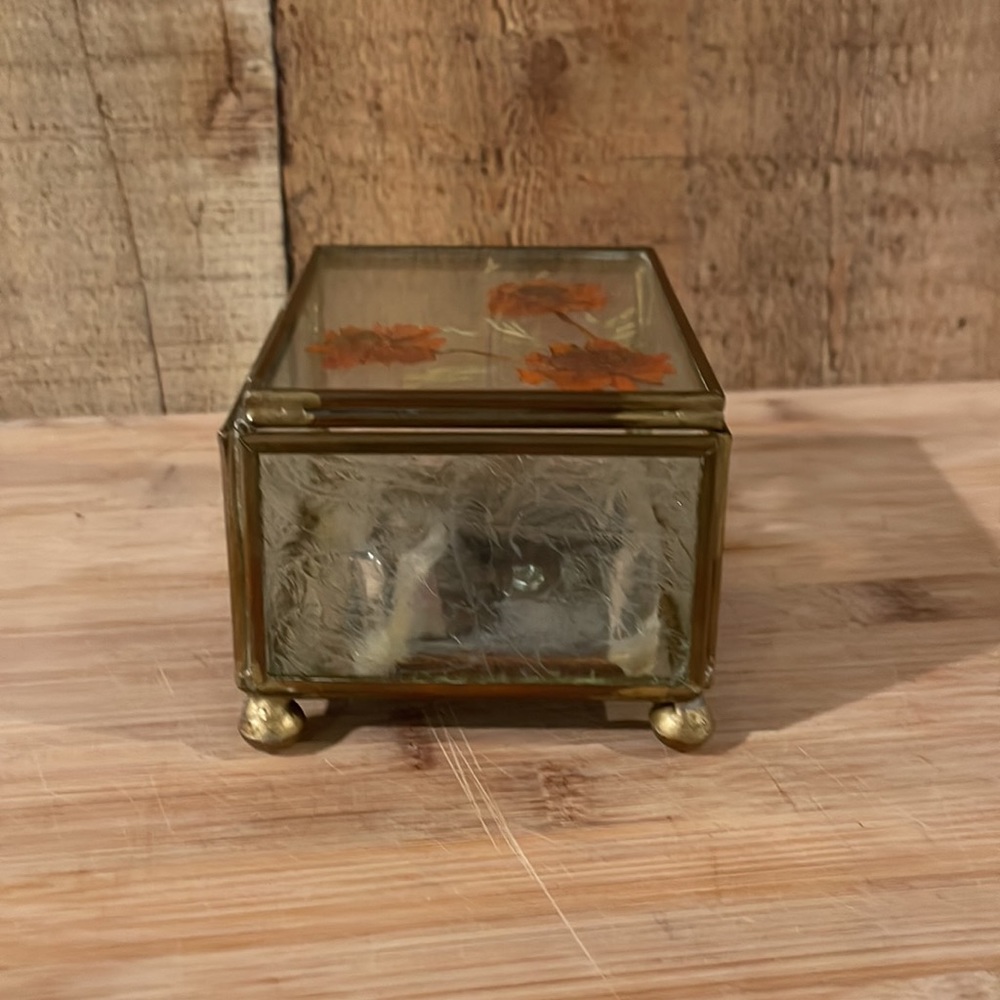 Vintage Brass and glass with pressed flowers trinket box/music box - Picture 3 of 11